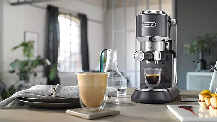 Delonghi ESAM3200S Maquina De Espresso Con Molinillo Integrado, 1450 W, 1.8  Litros, Plateado : : Hogar y cocina